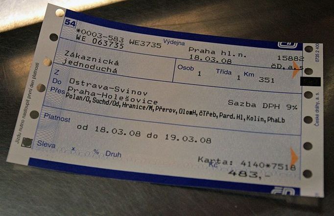 Proto je možné koupit i takovouto jednoduchou zákaznickou jízdenku Ostrava-Praha za 483 Kč. Přitom existuje možnost cestovat druhou třídou už za 390 Kč, kterou Vám ale u pokladny sami nenabídnou.