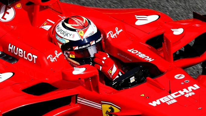 Kimi Räikkönen v monopostu Ferrari.
