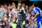 Brankáři Petru Čechovi první návrat na stadion Chelsea v roli soupeře nevyšel, jeho Arsenal prohrál 0:2.