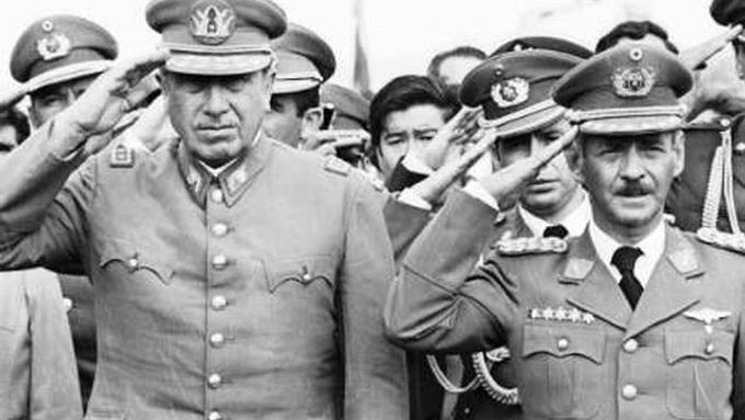Pinochet a někdejší bolívijský diktátor Hugo B. Suarez.