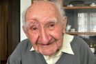 Stoletý "pravdoláskař" jde k volbám. "Babiše nevolím, často si protiřečí," říká