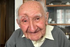 Stoletý "pravdoláskař" jde k volbám. "Babiše nevolím, často si protiřečí," říká