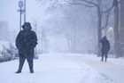 Po sněhové bouři se na východě USA čeká náledí. Kvůli kalamitě dva lidé zemřeli
