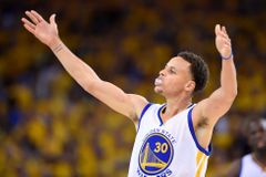Curry nastřílel 46 bodů a Golden State vyhrálo podesáté v řadě