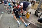 Hrdina Tour: Cyklista pokračuje i se zlomeninou v pánvi