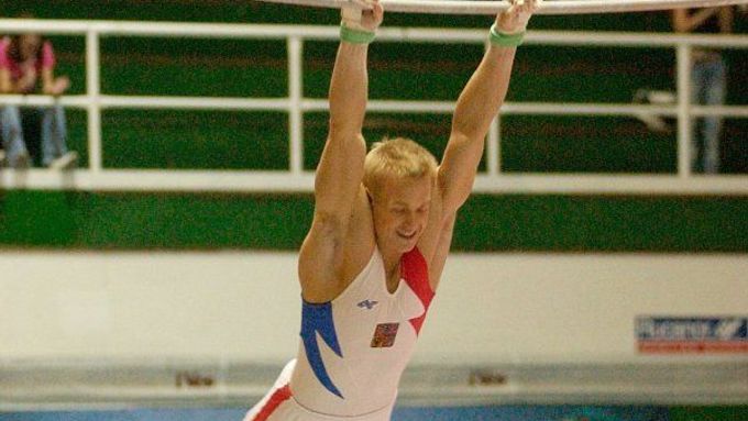 Gymnasta Martin Konečný nastoupí kvůli zdravotním problémům jen v koni našíř a na hrazdě.