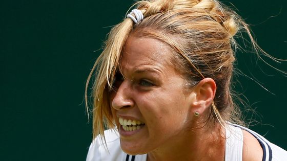 České barvy budou v osmifinále Wimbledonu hájit Tomáš Berdych a Petra Kvitová. Podívejte se obrazem na jejich zápasy.