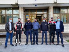 Společný snímek Sébastiena Ogiera s chorvatskými policisty.