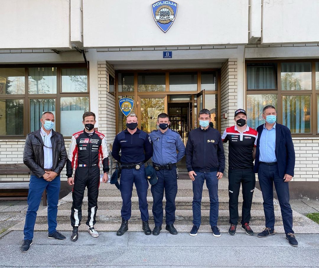 Společný snímek Sébastiena Ogiera s chorvatskými policisty