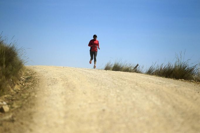 Marathon runner Gladys Tejeda, the first Peruvian athlete who qualified for the 2012 London Olympic Games, runs during her training in the Andean province of Junin May 14, 2012. A private company will take Gladys' mother Marcelina Pucuhuaranga, 69, to London as part of the "Thank you Mom" program. For Pucuhuaranga, who received her first passport, it will be the first time travelling out of Peru. The program will take about 120 mothers of different athletes around the world to attend the games. Tejeda, the youngest of nine children, returned to her hometown to visit her mother and to focus on training where she will run more than 20 km every day in the highlands (over 4,105 meters above sea level). Picture taken May 14, 2012. REUTERS/Pilar Olivares(PERU - Tags: SPORT ATHLETICS OLYMPICS) Published: Kvě. 17, 2012, 6:30 odp.