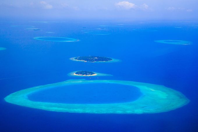 Maledivy v Indickém oceánu.