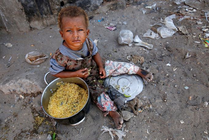 Na obří humanitární krizi v Jemenu doplácejí hlavně dlouhodobě nemocní, ženy a děti.