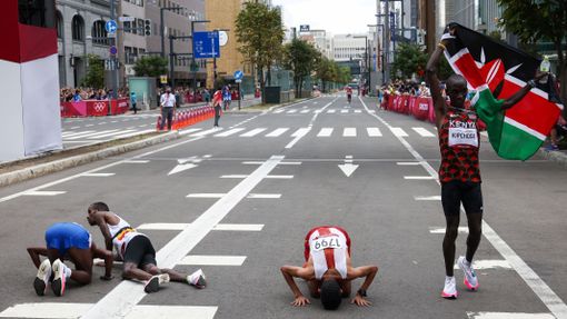 Eliud Kipchoge z Keni ovládl olympijský marathon v japonském Tokiu.