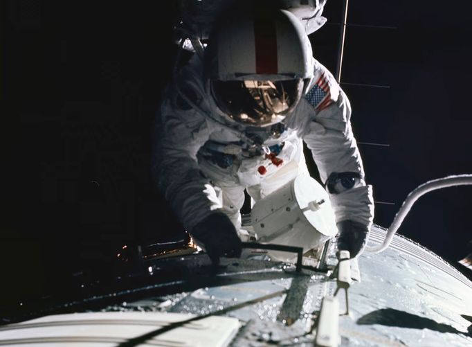 Před 50 lety (7. 12. 1972) byla v USA vypuštěna do vesmíru loď Apollo 17. Jednalo se o zatím poslední expedici na Měsíc. Posádka se vrátila na Zemi dne 19. 12. 1972.