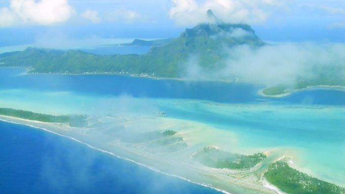 letecký pohled na ostrov Bora-Bora