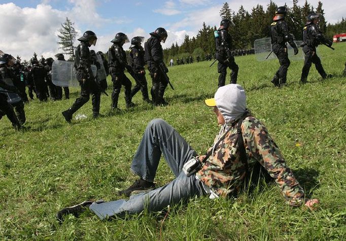 Cvičení trvalo přibližně dvě hodiny. Na jeho konci byli unavení policisté i "technaři".