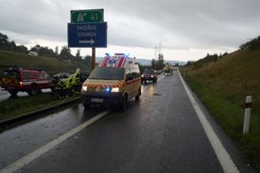 Řidiči zachránila život náhoda. Měl auto z Anglie