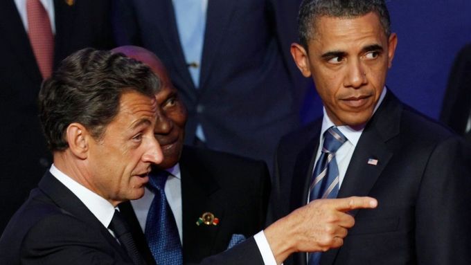 Prezident Obama a jeho francouzský hostitel Nicolas Sarkozy.