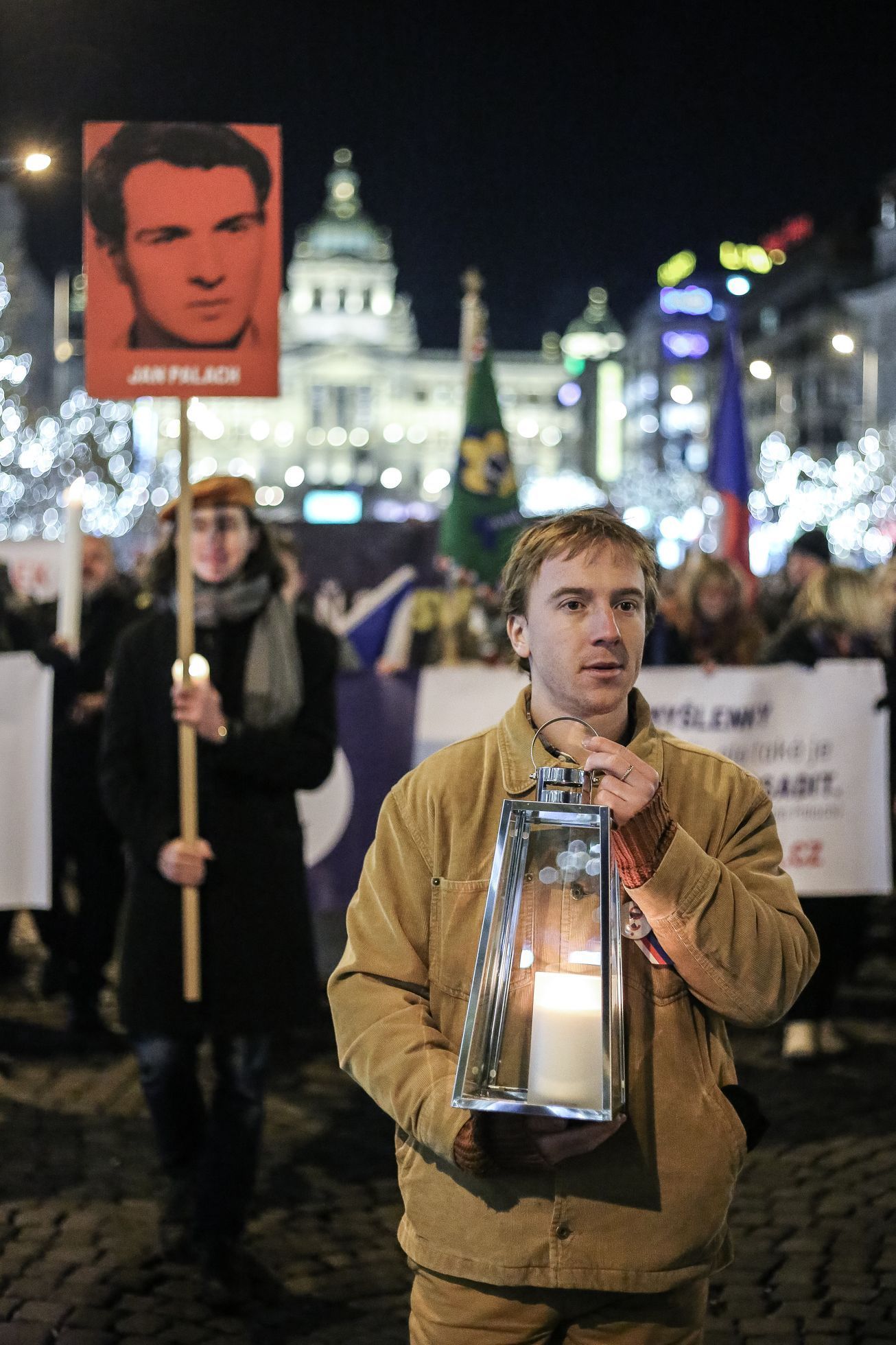 Uctění Jana Palacha na Václavském náměstí - večer