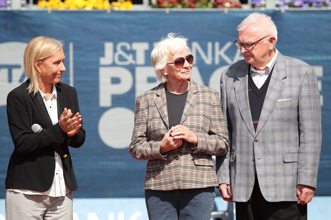 Martina Navratilová a rodiče Jany Novotné Libuše a František na J&T Banka Prague Open.