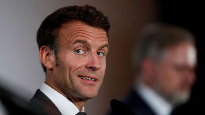 Macron chce válečným zločincům nabízet záruky. Nechápe Rusko; Zdroj foto: Reuters