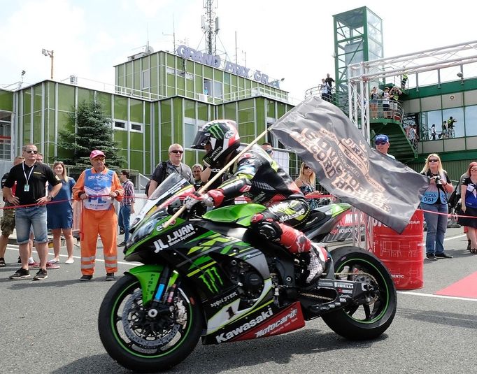 Jonathan Rea v závodě MS superbiků v Brně 2018.