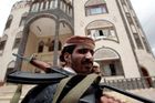 Jemenské kmeny jdou proti prezidentovi, desítky mrtvých