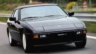 Porsche 924 (1976-1988). Přelom sedmdesátých a osmdesátých let přinesl kupé s uspořádáním 2+2. To dostalo poprvé vodou chlazený motor. Šlo o řadový čtyřválec s objemem 2,5 litru.