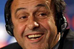 Platini napadl Wengera: Myslí jen na peníze