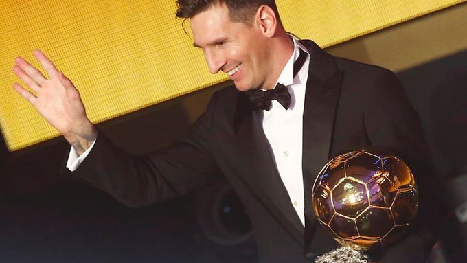 Lionel Messi se Zlatým míčem FIFA.