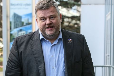 Za Zemanovce kandiduje proruský aktivista Jovanovič, který je v milionové insolvenci