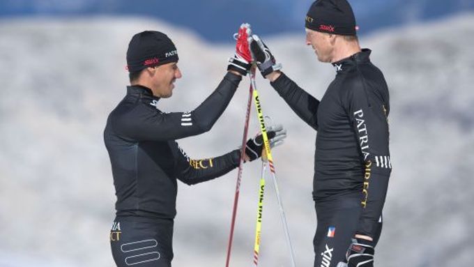 Ve hře je i vstupenka na závod lyžařských maratonců - na snímku čeští reprezentanti Stanislav Řezáč a Petr Novák