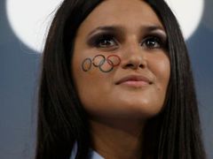 Tato členka paraguajského týmu si namalovala olympijské kruhy na tvář.