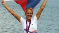 Česká veslařka Miroslava Knapková slaví zlatou medaili ve skifu. Do cíle dojela v čase 7:54:37.