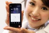 Sharp Pantone 5 107SH - s měřidlem radiace a Androidem Chytrý telefon Pantone 5 107SH s detektorem radiace představila Japonská společnost Sharp. V Japonsku sužovaném Fukušimskou tragédií jistě najde své uplatnění. Radiaci změří do 10 sekund. 
Telefon je vybaven displejem o uhlopříčce 3,7 palce, procesorem běžícím s taktem 1,4 GHz a fotoaparátem s rozlišením 4 megapixely. Vnitřnosti telefonu chrání prachu i vodě odolný kryt.
