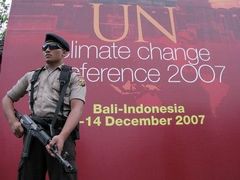 Na Bali se nyní jedná o globálním oteplování. Do roku 2020 může snížit produkci potravin o 16 procent.