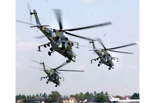 Bitevní vrtulníky Mi-24, 2005. Ilustrační snímek k nejznámějšímu UFO incidentu v ČR z roku 1987, kdy vrtulník tohoto typu pronásledoval neidentifikovatelný objekt.