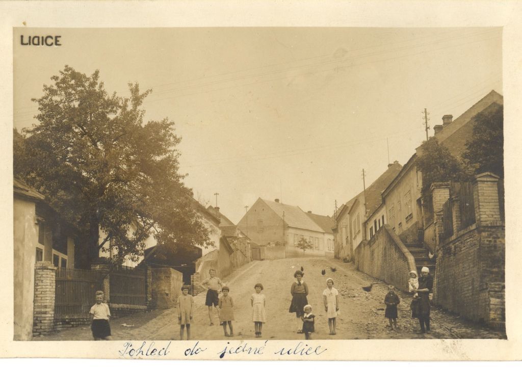 výstava k Heydrichovi na Karlově náměstí