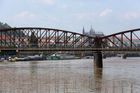 Obrazem: Prokletí pražských mostů pokračuje. Železničáři chtějí zbořit propojení Smíchova a Výtoně
