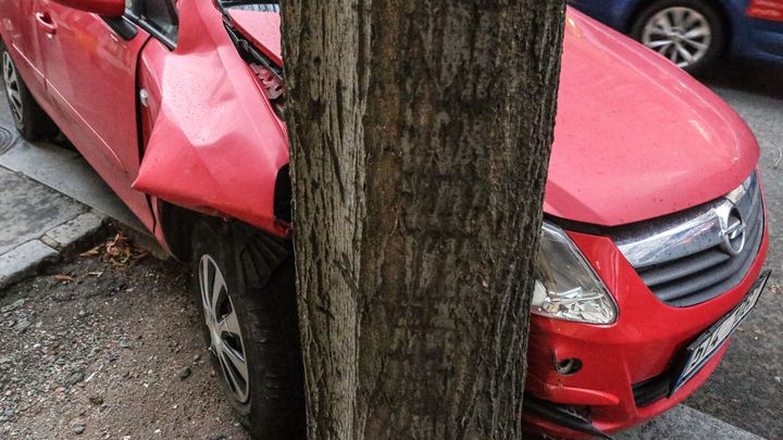 Za povinné ručení zaplatí lidé o stovku víc než loni. Roste počet nehod a tím i škod