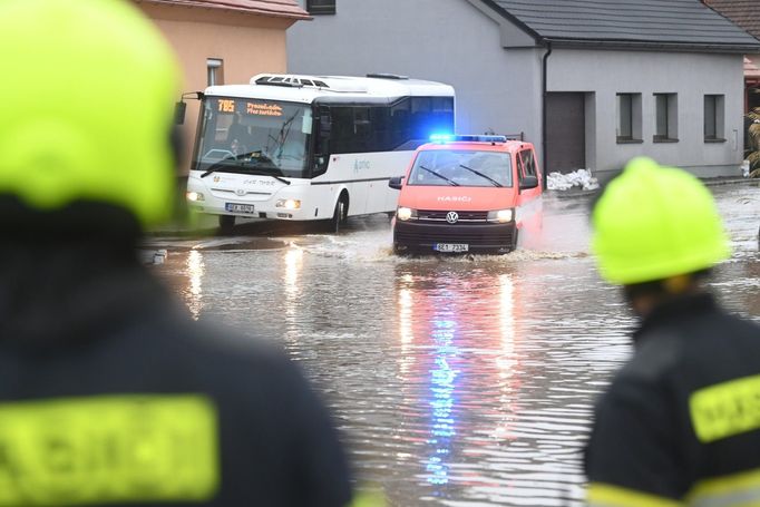 Zaplavená obec Luže v Pardubickém kraji.