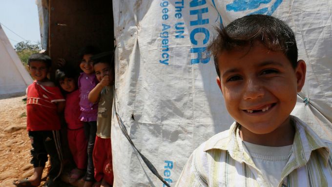 Své domovy v Sýrii opustilo deset milionů lidí. Polovinu tvoří děti.