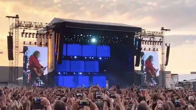 Skladba Enter Sandman, jak ji Metallica zahrála včera v pražských Letňanech.
