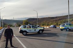 Volbám hrozí miny. Reportéra Aktuálně.cz uvěznily na mostě v Moldavsku