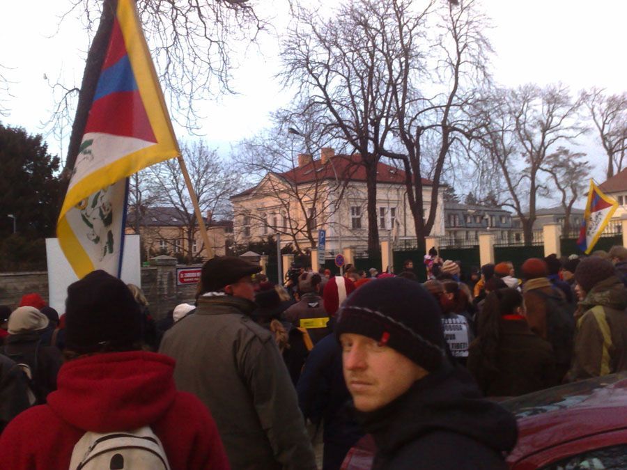 Protest za Tibet před čínským velvyslanectvím