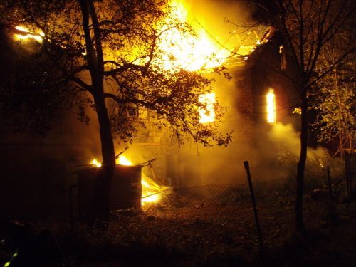 Požár rozlehlé staré usedlosti v Třinci-Gutech na Frýdecko-Místecku