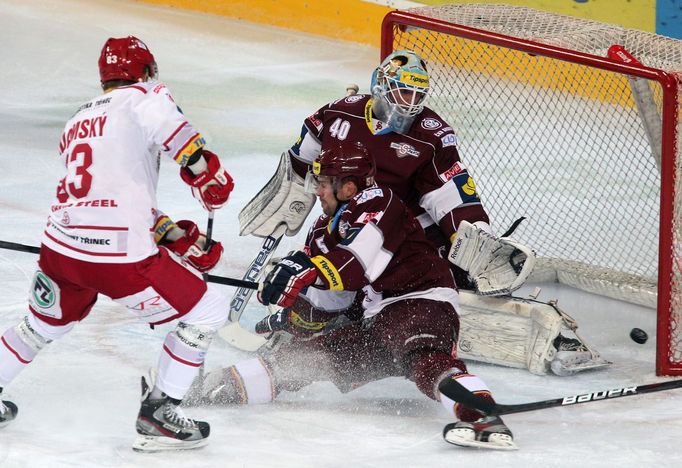 Hokej, extraliga, Sparta - Třinec: Adamský dává gól