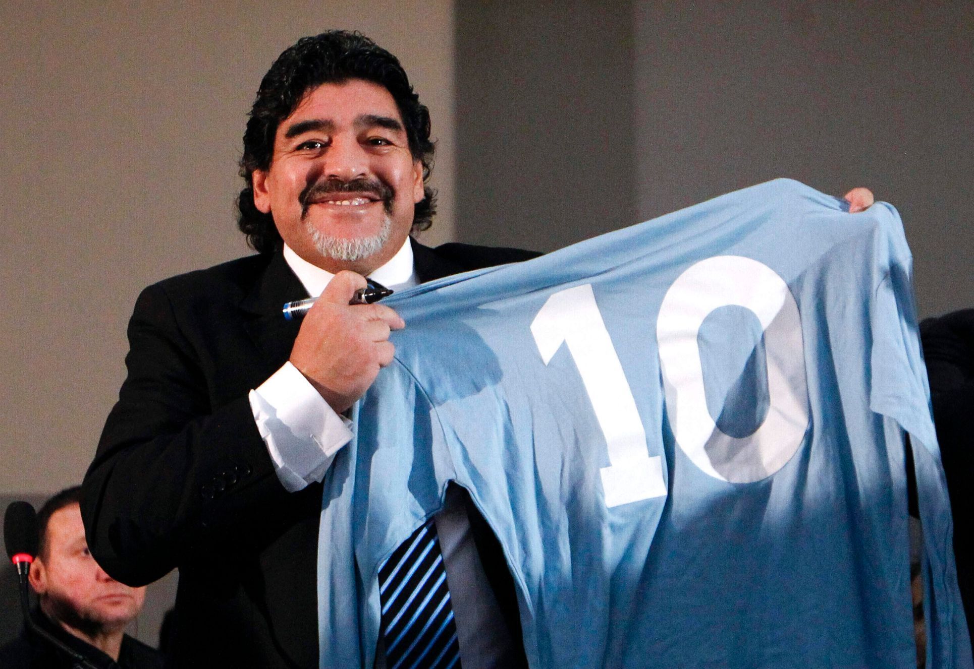 Diego Maradona s dresem Neapole