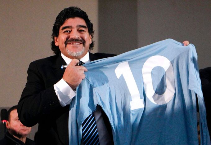 Diego Maradona s dresem Neapole (2013)