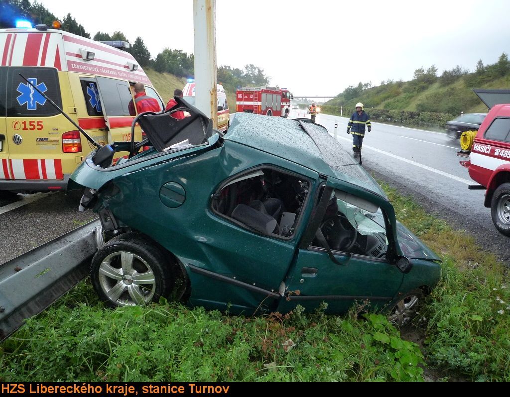 Nehoda Peugeotu 306 u Turnova